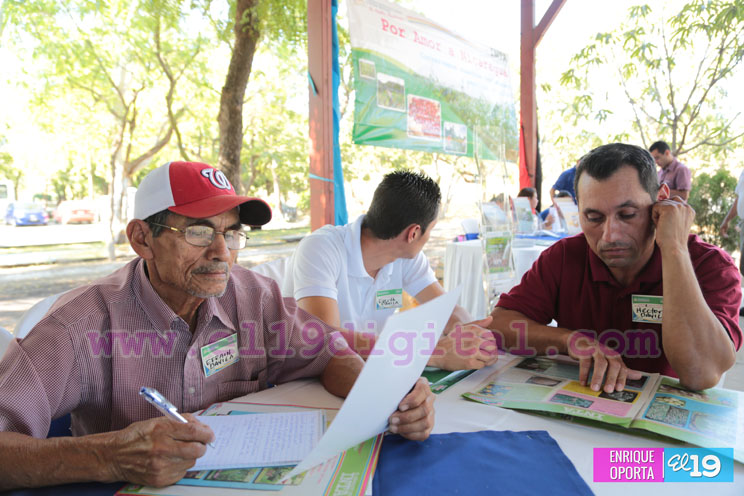 Productores de granos básicos abordan conservación de semillas criollas