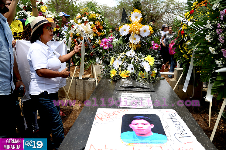 Estudiantes conmemoran 17 aniversario de la caída de Roberto González, último mártir de la lucha por el 6%