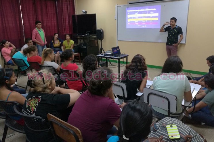 Estudiantes de la UNAN-Managua comparten experiencias sobre el buen uso de las redes sociales