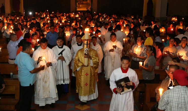 Iglesia proclama la Buena Nueva: ¡Jesús está vivo! Iglesia proclama la Buena Nueva: ¡Jesús está vivo!