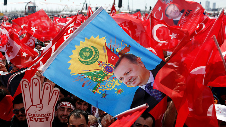Recuento preliminar apunta a que ganó el 'Sí — Referendo Turquía