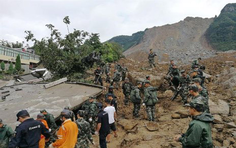Dos muertos y 25 desaparecidos por un deslizamiento de tierra en China