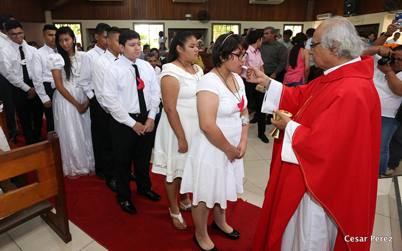 Cardenal Brenes imparte el sacramento de la Confirmación a jóvenes de Managua Cardenal Brenes imparte el sacramento de la Confirmación a jóvenes de Managua