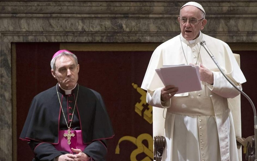 El papa Francisco invita a 2.100 sintecho presos y refugiados a ir al circo en Roma
