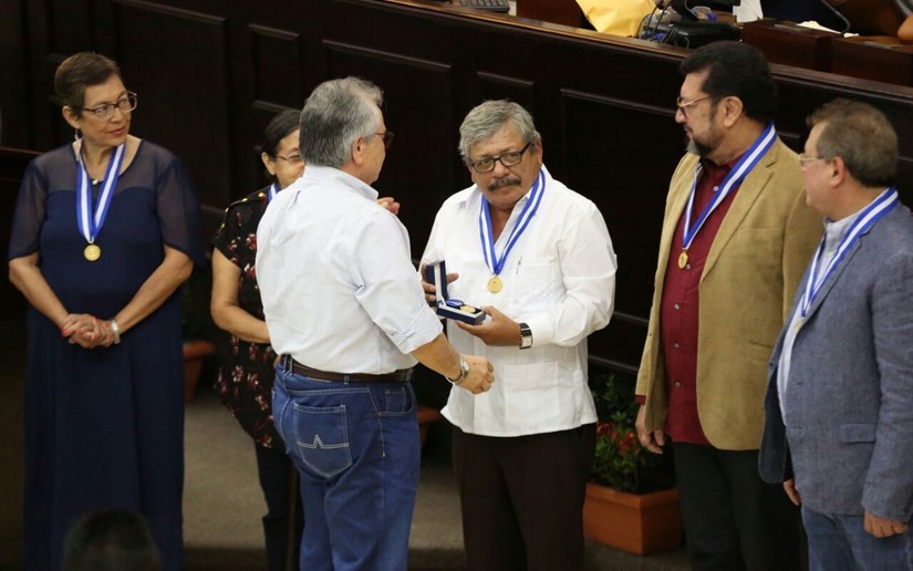 Reconocen con la Orden Rigoberto Cabezas a periodistas de El 19 Digital