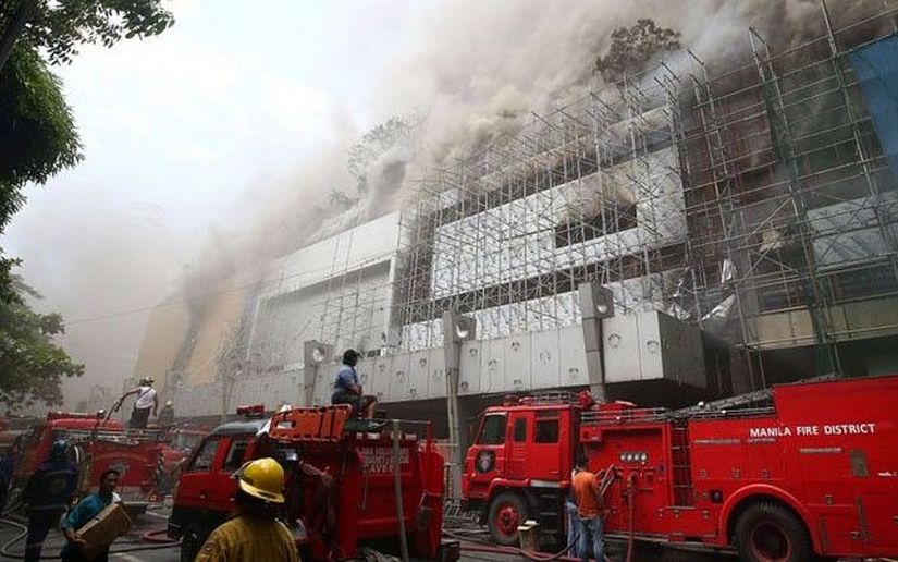 Desplome de avioneta sobre una casa deja 10 muertos en Filipinas Desplome de avioneta sobre una casa deja 10 muertos en Filipinas