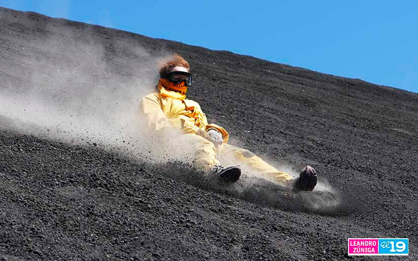 Practicar Sandboarding en el Cerro Negro Uno de los prop sitos