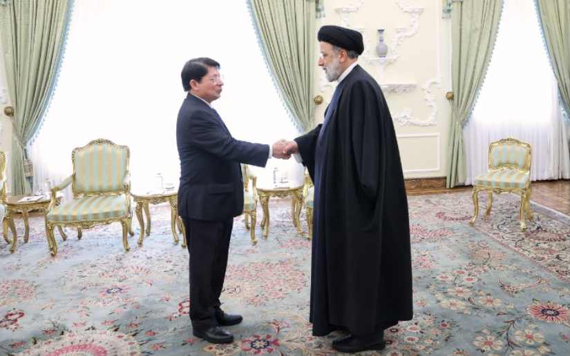 Canciller Denis Moncada en Teherán en encuentro con Presidente Raisi
