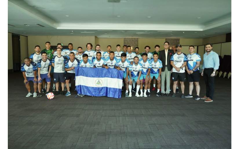 Sostienen un encuentro fraternal con la Selección Nacional de Fútbol