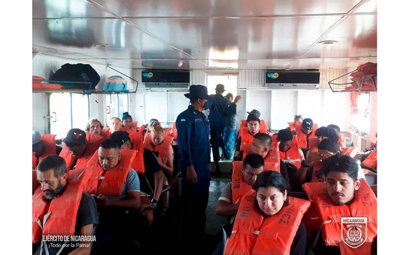 Ejército brinda protección y seguridad a embarcaciones en los