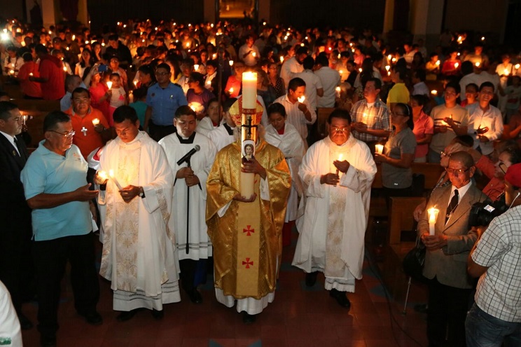 Vigilia Pascual en Catedral de Managua Vigilia Pascual en Catedral de Managua