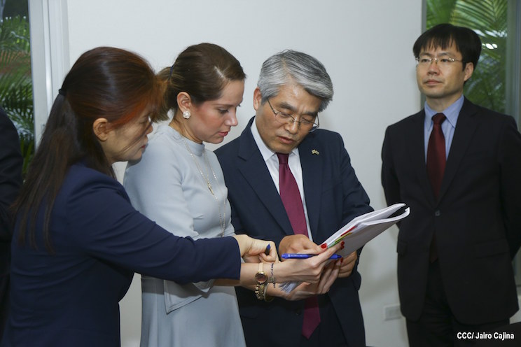 Presidente Daniel con Ministro de Comercio de la Rep&uacute;blica de Corea
