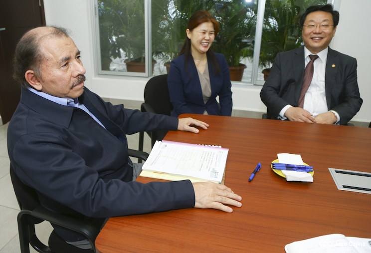 Presidente Daniel con Ministro de Comercio de la Rep&uacute;blica de Corea