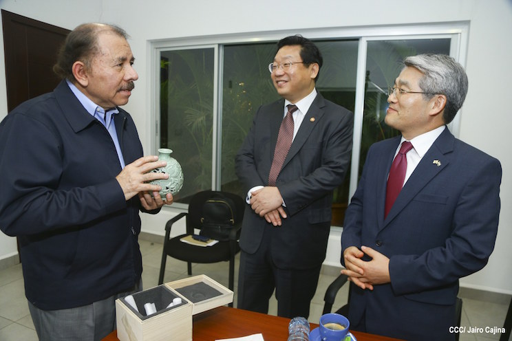 Presidente Daniel con Ministro de Comercio de la Rep&uacute;blica de Corea