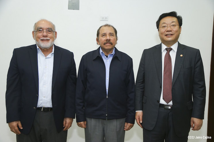 Presidente Daniel con Ministro de Comercio de la Rep&uacute;blica de Corea