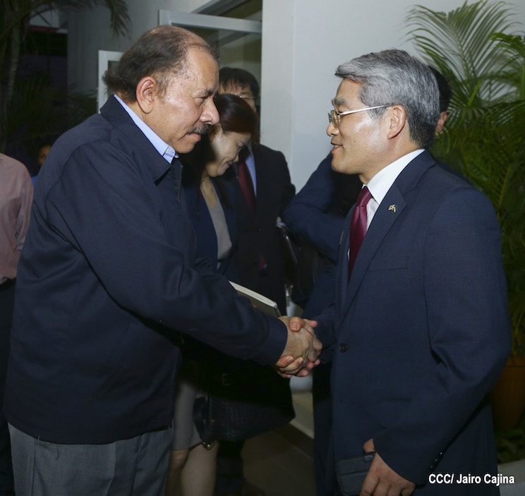 Presidente Daniel con Ministro de Comercio de la Rep&uacute;blica de Corea