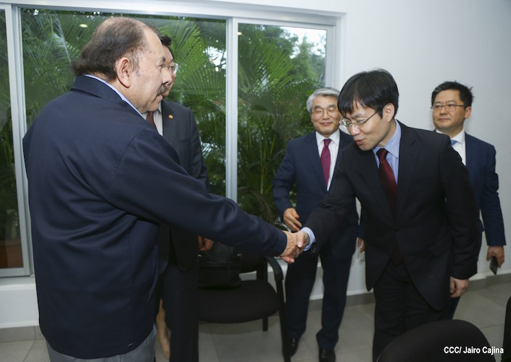 Presidente Daniel con Ministro de Comercio de la Rep&uacute;blica de Corea