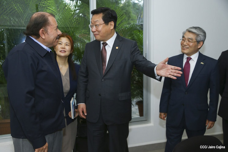 Presidente Daniel con Ministro de Comercio de la Rep&uacute;blica de Corea