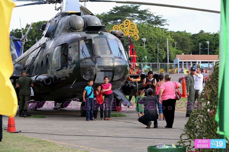 Familias disfrutan exposición estática del Ejército de Nicaragua
