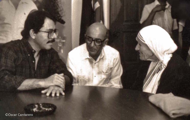 Comandante Daniel Ortega y Madre Teresa en Nicaragua