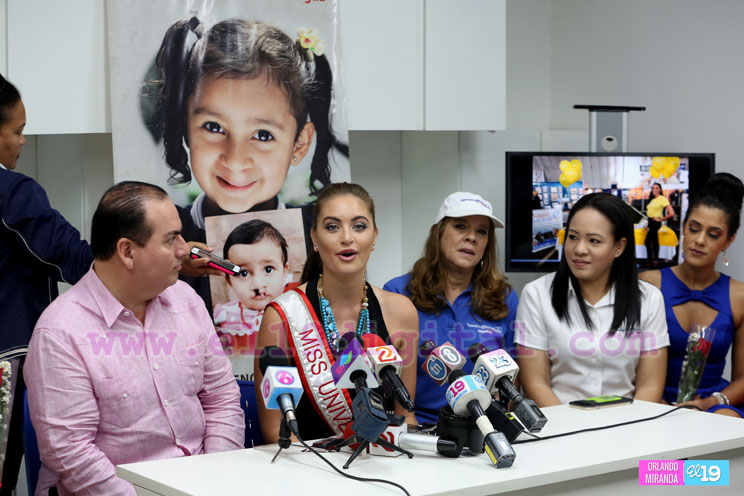 Misses canadienses entregan donación a Operación Sonrisa