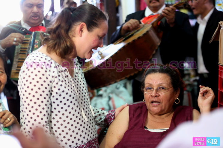 Alcaldía de Managua festeja a las madres comerciantes del Mercado Candelaria