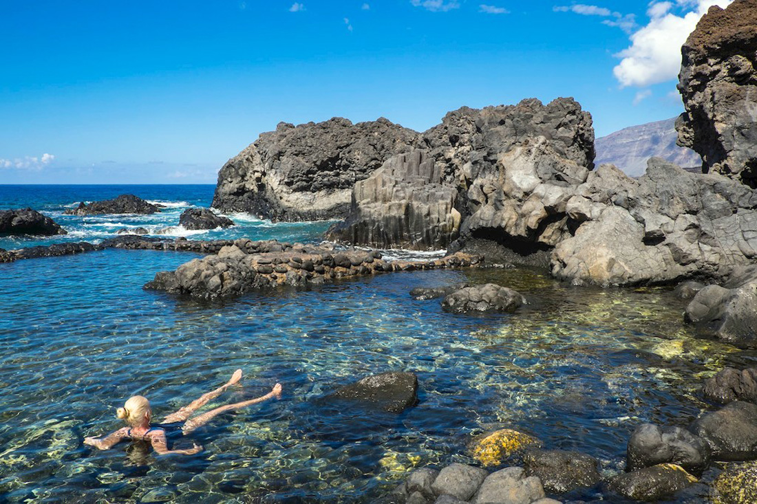 El charco Azul, en la isla de El Hierro, es una de las zonas de baño más es...