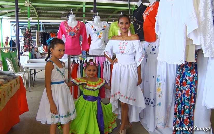 Ropa tradicional en el Parque de Ferias para celebrar a la niñez  nicaragüense
