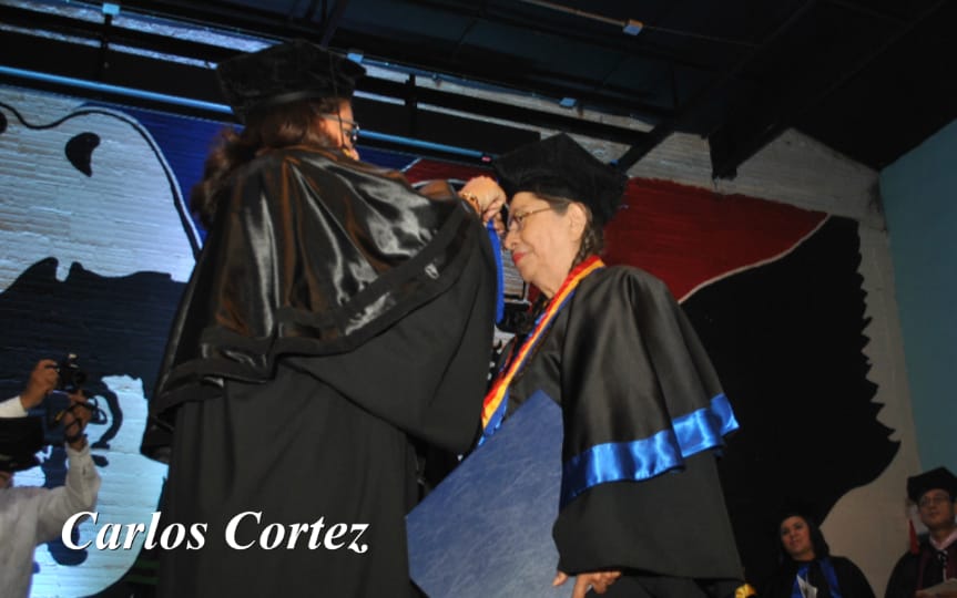 UNAN-León rinde homenaje a Luisa Amanda Espinoza otorgando Honoris Causa a Gladys Báez y Doris Tijerino