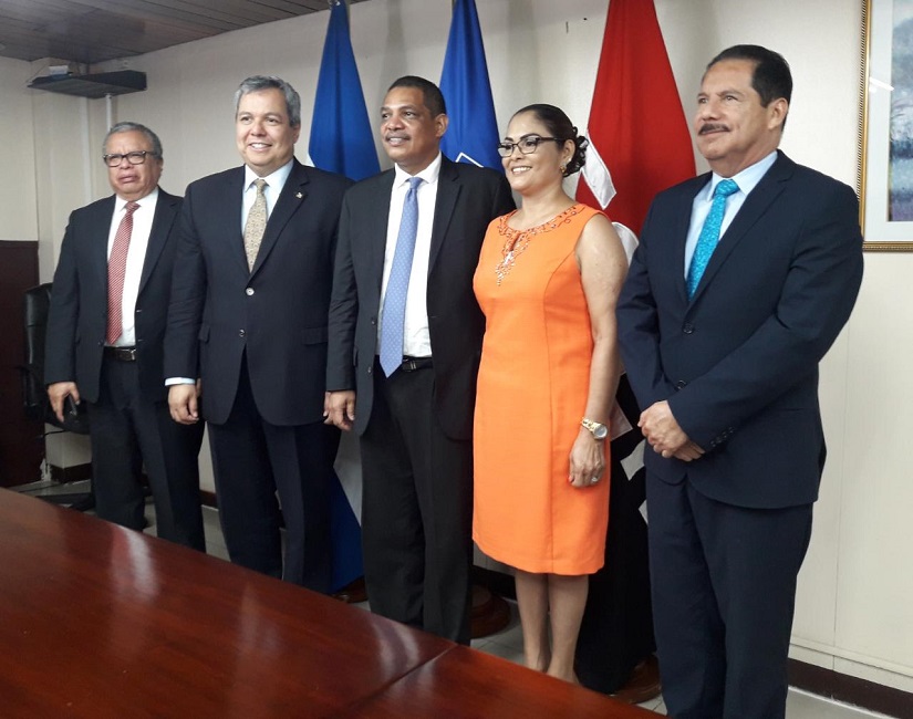 Gobierno de Nicaragua y BCIE firman convenio para mejorar la conectividad aérea y terrestre del país