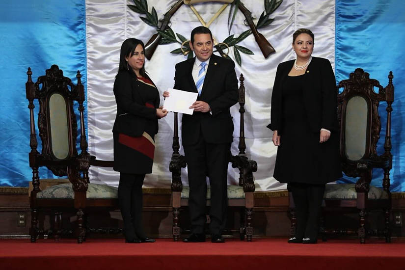 Embajadora Lilliam del Carmen Méndez, presenta  cartas credenciales al Presidente de Guatemala