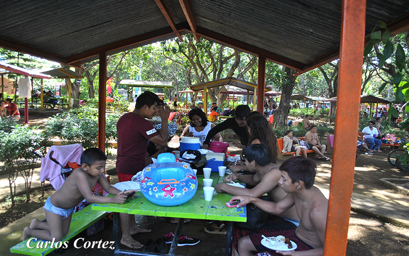 Familias aprovechan últimos días de vacaciones escolares en Xilonem