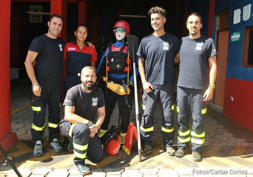 bomberos-capacitacion-recate-acuatico