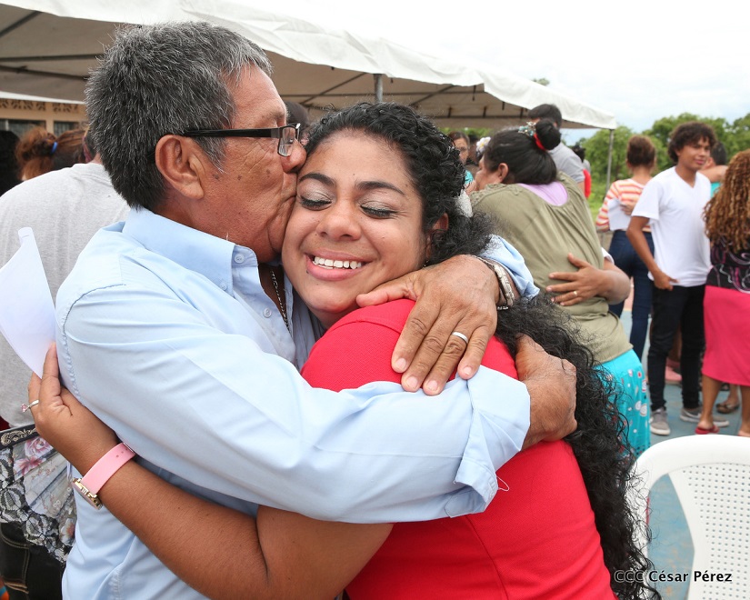 Gobierno de Nicaragua entrega beneficio de convivencia familiar a madrecitas en su día 