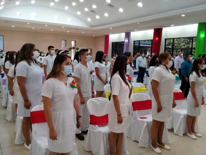 graduacion-auxiliares-enfermeria