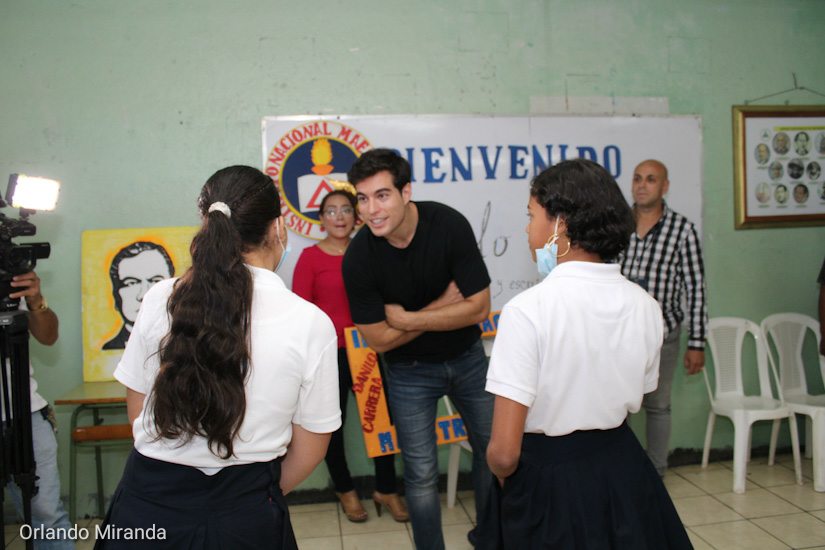 Danilo Carrera brinda charla motivacional a estudiantes del Instituto  Maestro Gabriel en Managua