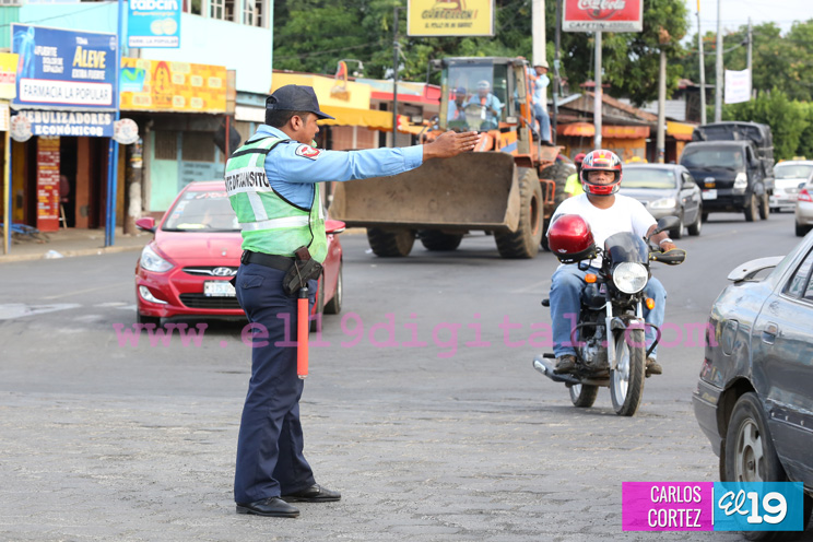 Policía Nacional fortalece la seguridad vial en los semáforos