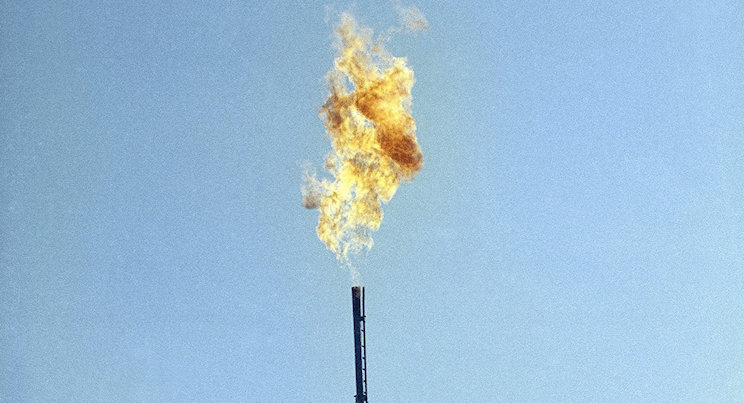 Político iraquí: el EI vende petróleo a $20 el barril en mercado negro turco