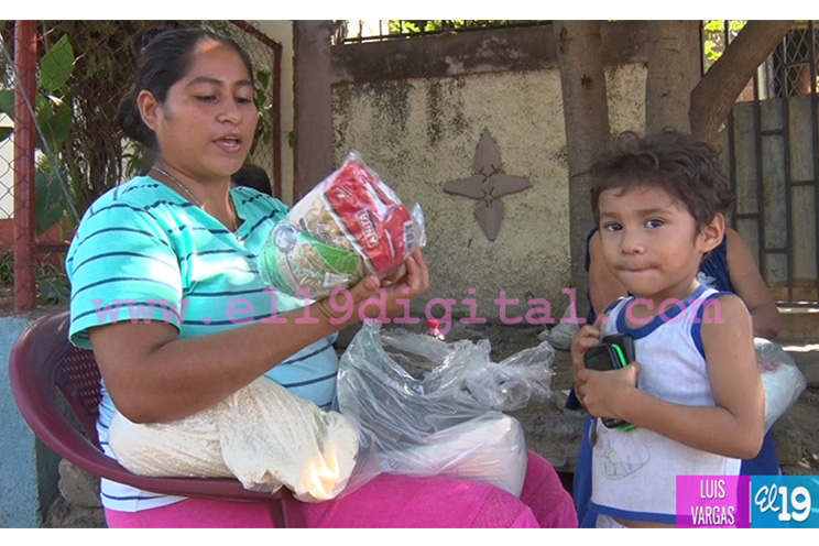 Gobierno asiste a familias del Distrito III de Managua con la entrega de paquetes de alimentos