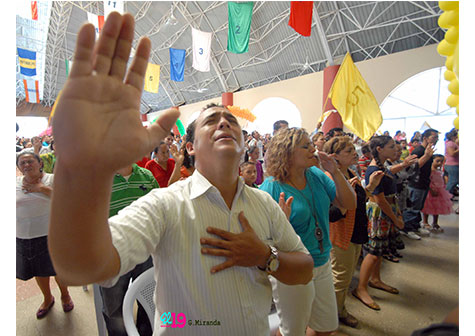 Iglesia Evangélica nicaragüense rinde homenaje al fallecido reverendo Yiye Ávila