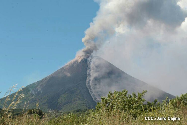 Aeronáutica civil recomienda precaución por actividad volcánica del Momotombo