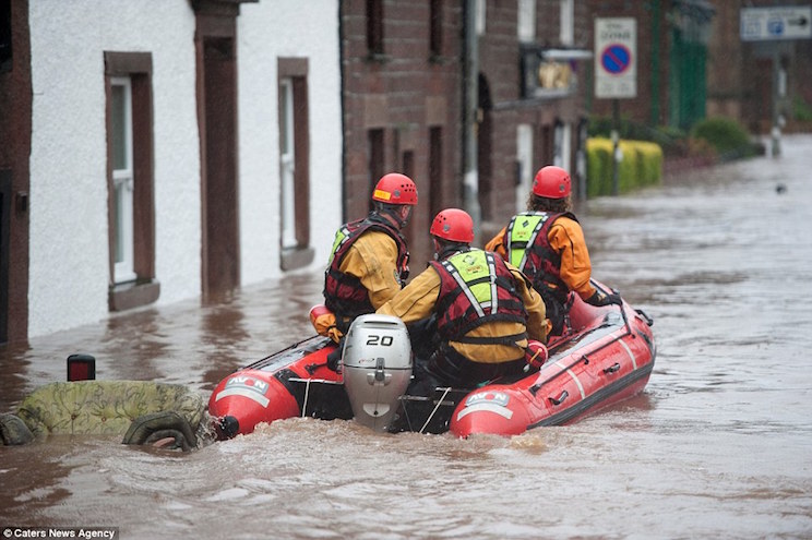 Varias zonas del Reino en alerta por posibles inundaciones debido a la tormenta "Desmond"