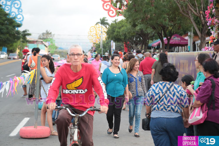 Avenida de Bolívar a Chávez se viste de gala en vísperas de la Purísima