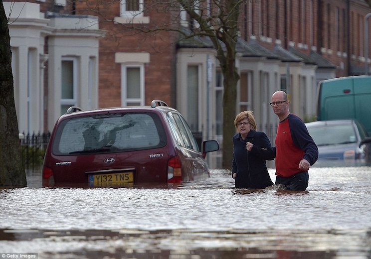 Tormenta Desmond deja un muerto y graves inundaciones en el Reino Unido