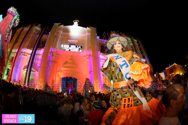 Nicaragüenses desbordados en fe durante tradicional Gritería en León