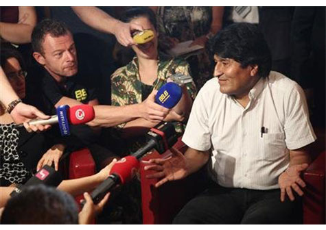 Intelectuales del mundo manifiestan indignación ante atentado contra Evo Morales