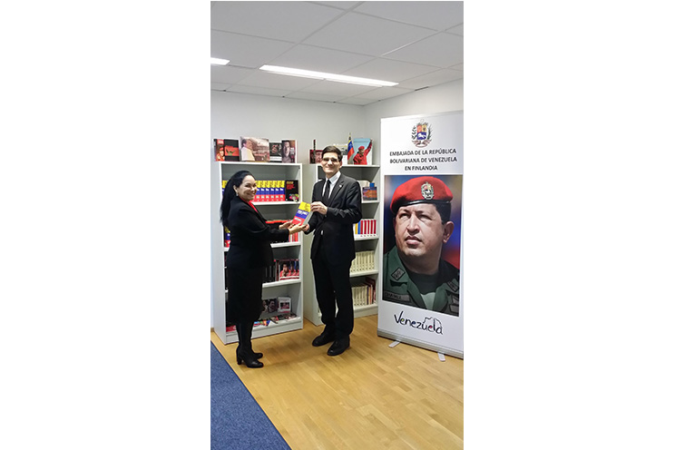 Inauguran Biblioteca Comandante Hugo Chávez en Finlandia