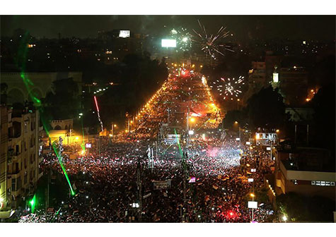Egipto pasa noche inquieta y espera en calma a su nuevo mandatario	 	 	 