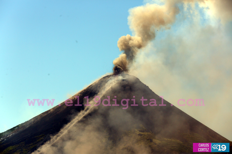 Instalan nuevos equipos de monitoreo en el volcán Momotombo