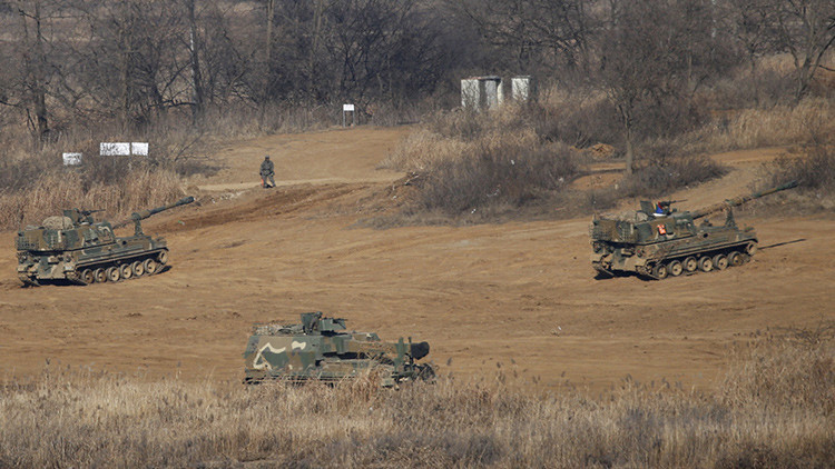 Corea del Sur despliega artillería en la frontera con el Norte